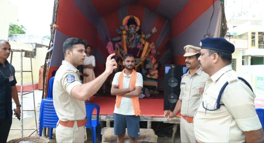 Nalgonda SP Sharath Chandra Pawar : నల్లగొండ ఎస్పీ శరత్ చంద్ర పవార్ ఆకస్మిక తనిఖీ, వినాయక మండ పాల వద్ద విస్తృత పర్యటన