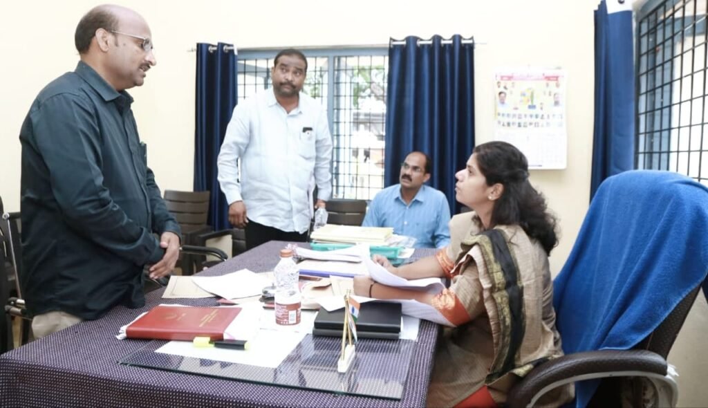 District Collector Ila Tripathi : డిండి ఎంపీడీవో ఆఫీసులో నల్లగొండ జిల్లా కలెక్టర్ ఆకస్మిక తనిఖీ,ఎన్ ఎఫ్ బిఎస్ దరఖాస్తుల పరిశీలన 