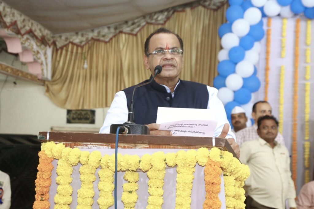 Minister Komatireddy Venkat Reddy : మంత్రి కోమటిరెడ్డి వెంకటరెడ్డి కీలక వ్యాఖ్య, అంధకారాన్ని తొలగించి జ్ఞానాన్ని బోధించే గొప్ప వ్యక్తి గురు వు