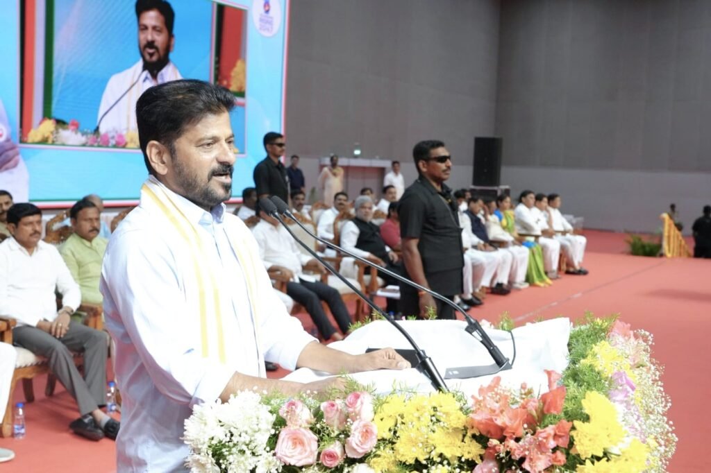CM Revanth Reddy : సీఎం రేవంత్ రెడ్డి కీలక వ్యాఖ్య, అ వినీతిపరులని సమాజంలో దోషిగా రెవెన్యూ శాఖ, ఆముద్ర తొలగించు కునే బాధ్యత కొత్త విఆర్ఓలపై ఉం ది 