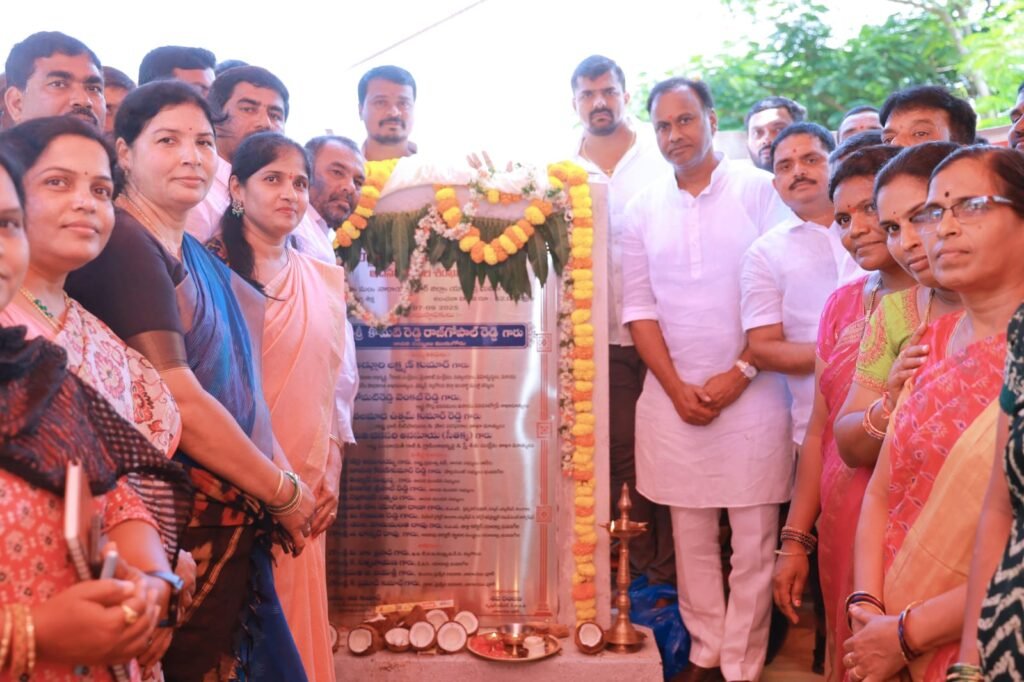 MLA Komatireddy Rajagopal Reddy : కస్తూరిబా విద్యార్థినులకు ఎమ్మెల్యే కోమటిరెడ్డి రాజ్ గోపాల్ రెడ్డి భరో సా,మౌలిక సదుపాయాలు కల్పిస్తా మంచిగా చదువుకోండి