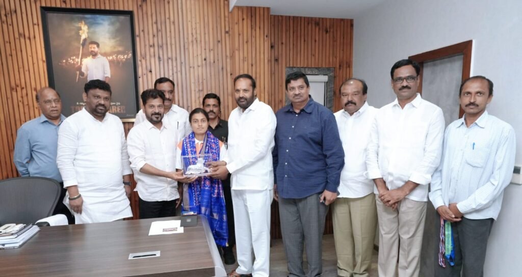 Chikita Taniparthi : సీఎం రేవంత్ కీలక వ్యాఖ్య, ప్రపం చ యూత్ ఆర్చరీ ఛాంపియన్‌షిప్‌ లో స్వర్ణo సాధించిన తొలి మహిళ చికిత తానిపర్తి ఒలింపిక్స్‌లో పోటీ పడేలా సహకారం 