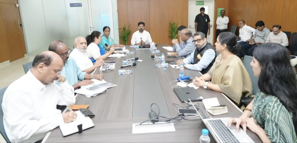 Godavari Pushkaras Preparations : సీఎం రేవంత్ రెడ్డి ఆదేశం, దక్షిణ భారత కుంభమేళాగా గోదావరి పు ష్కరాల నిర్వహణకు సిద్ధమవ్వాలి