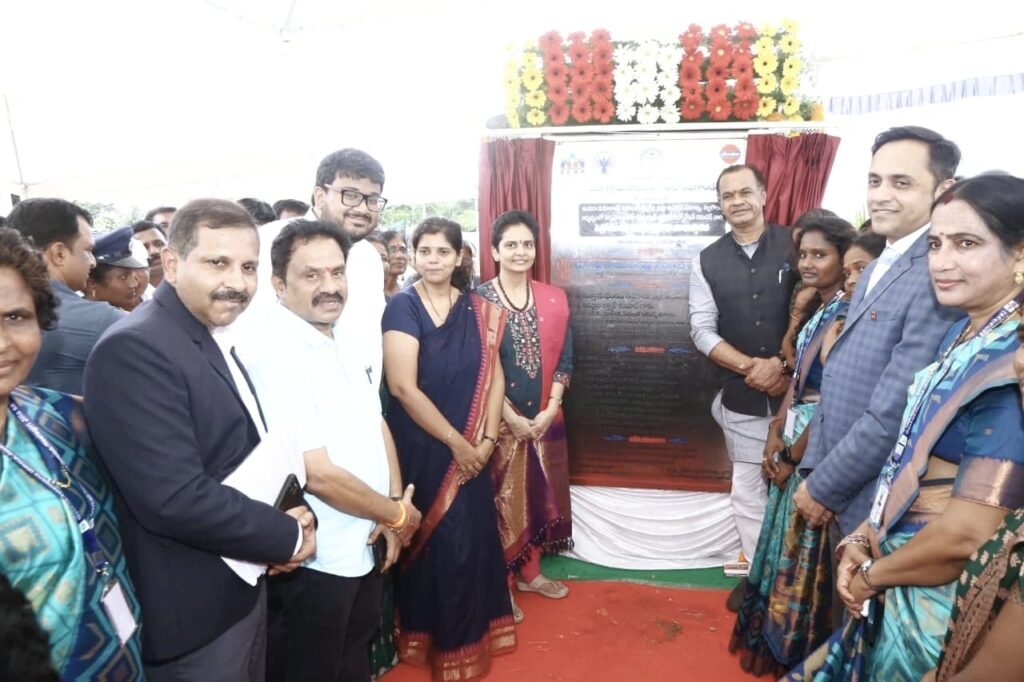 Minister Komatireddy Venkat Reddy : మంత్రి కోమటిరెడ్డి వెంకటరెడ్డి ఆస క్తికర వ్యాఖ్య, పురుషులతో పాటు మహిళలు ఆర్థికంగా ఎదిగినప్పుడే సమాజం అభివృద్ధి చెందుతుంది 