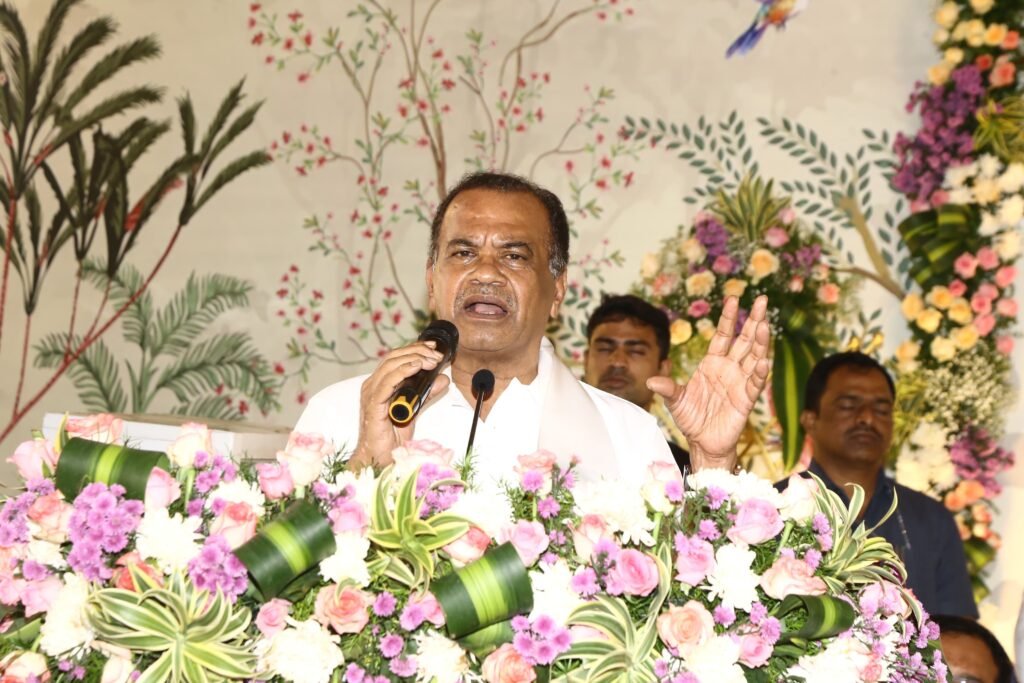 Minister Komatireddy Venkat Reddy : సమాజంలో కుక్కకాటు ఘటనలు పెరిగిపోతున్నాయి