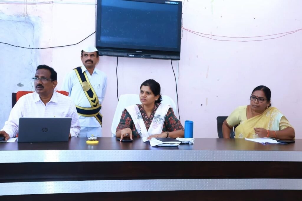 District Collector Ila Tripathi : ట్రైబల్ వెల్ఫేర్ బాలికల గురుకుల పాఠశాలను కలెక్టర్ ఆకస్మికంగా త నిఖీ , స్టోర్ రూమ్, వంటగది పరిశీ లన