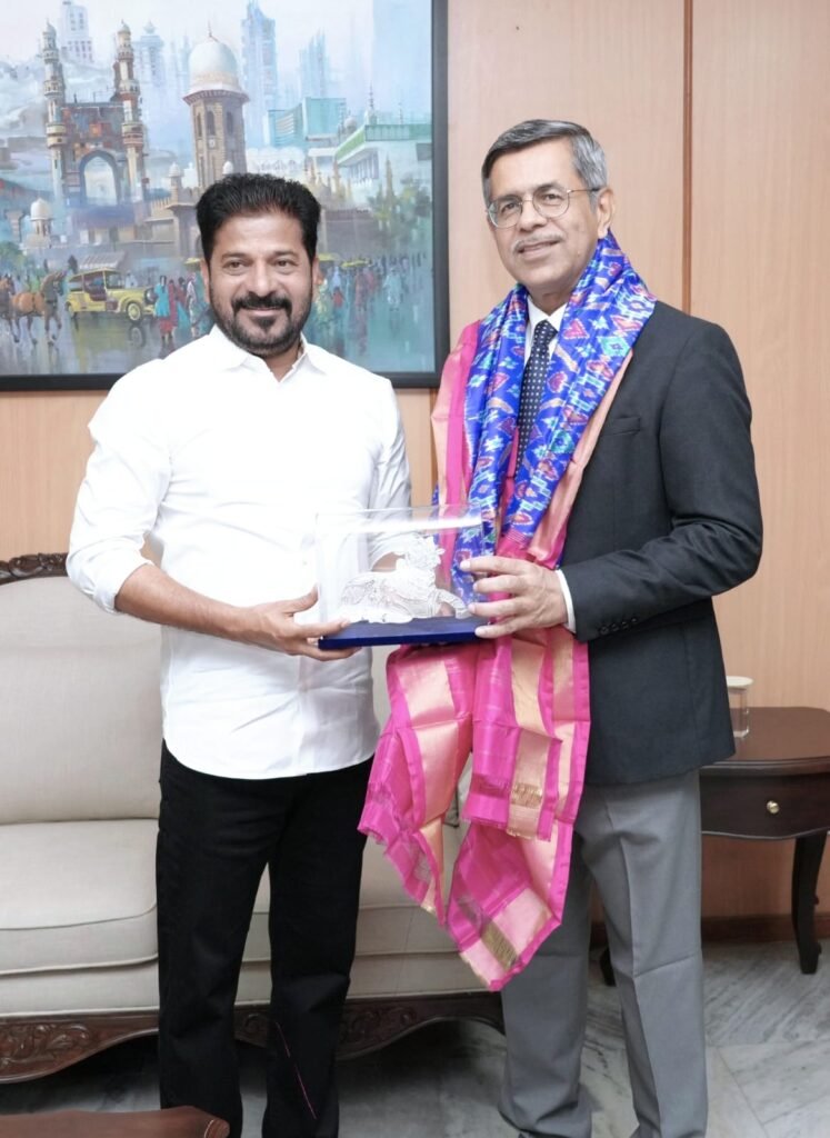 CM Revanth Reddy : సీఎం రేవంత్, హైకోర్టు చీఫ్ జస్టిస్ కీలక భేటీ, న్యాయవ్యవస్థ మౌలిక సదుపాయాల కల్పనపై చర్చ