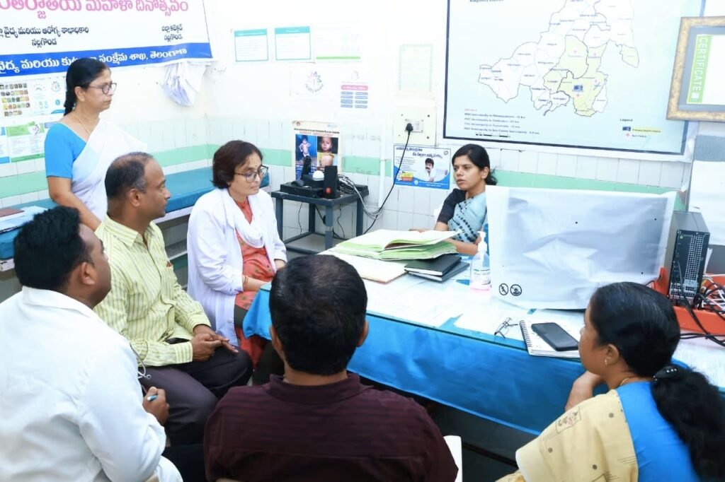District Collector Ila Tripathi : వేములపల్లి పిహెచ్ సి లో నల్లగొండ కలెక్టర్ ఆకస్మిక తనిఖీ, వైద్యులు క్ర మం తప్పకుండా హాస్టళ్లు సందర్శించాలి
