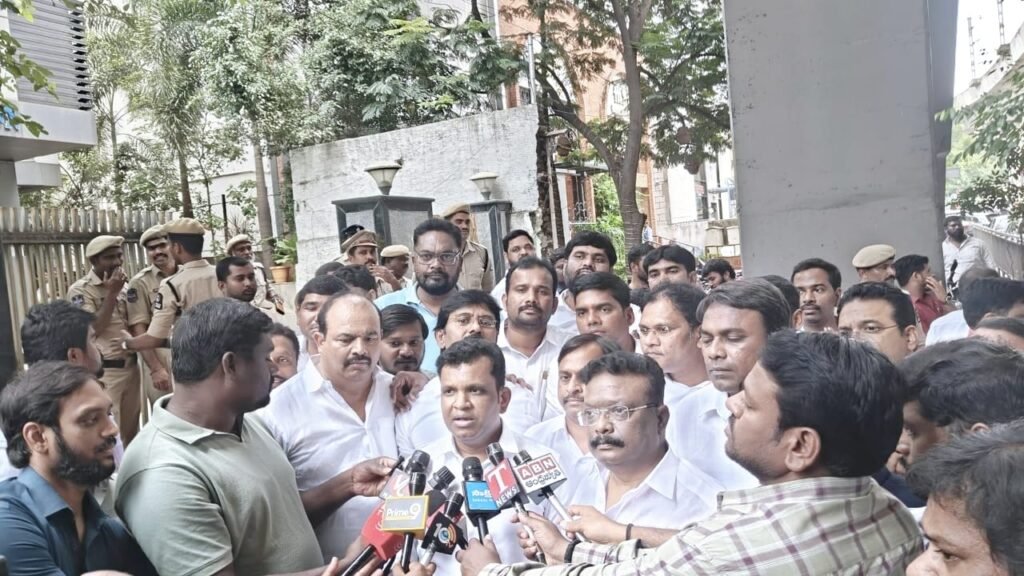 Ex MLA Gadari Kishore : మాజీ ఎమ్మెల్యే గాదరి కిశోర్ స్ట్రాం గ్ కౌంటర్, తాటాకుచప్పుళ్లకు భ యపడం, పార్టీ కోసం ప్రజల కోసం పనిచేస్తాం 