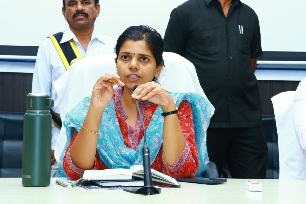 Collector Ila Tripathi : కలెక్టర్ ఇలా త్రిపాఠి అల్టిమేటం, రా జ్యాంగబద్ధమైన ఎన్నికల్లో సొంత నిర్ణయాలొద్దు, తప్పులు జరిగితే చ ట్టపరంగా చర్యలు 
