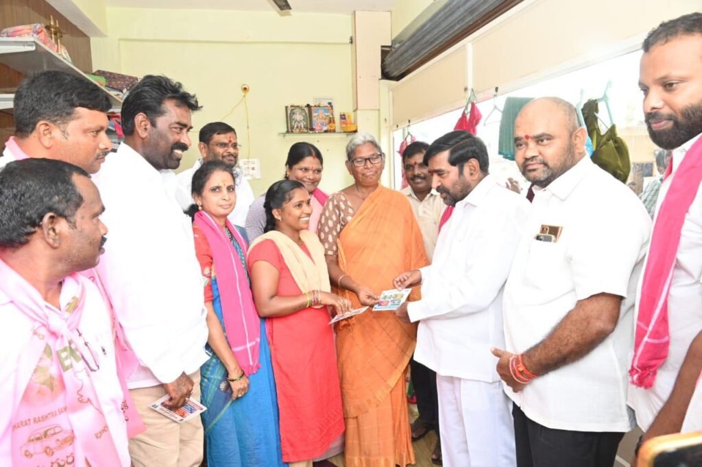 NalgondaBRS : నల్లగొండజిల్లా బిఆర్ఎస్ ఆద్వర్యంలో కాంగ్రెస్ బాకీ కార్డులపంపిణీ