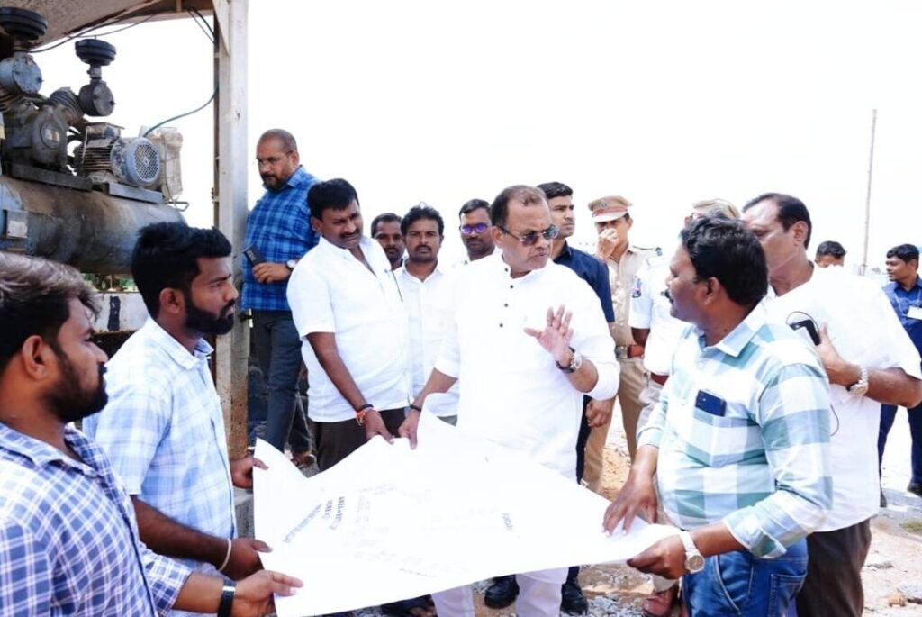 MinisterKomatiReddyVenkatReddy : నిర్ణీత గడువులోగా యంగ్ ఇండియా ఇంటిగ్రేటెడ్ రెసిడెన్షియల్ స్కూల్ పూర్తి చేయాలి