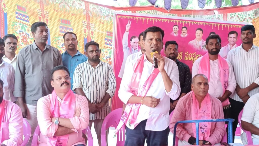 Brs party: తుంగతుర్తి మాజీ ఎమ్మెల్యే కిషోర్ కుమార్ సంచలన వ్యాఖ్య, నియో జకవర్గంలో గడపగడపకు కాంగ్రెస్ బాకీ కార్డులను పంపిణీ