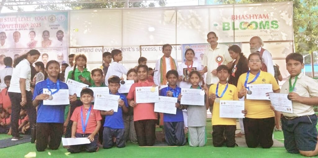 Yoga Competition : యోగాలో సెయింట్ ఆన్స్ విద్యా ర్థుల ప్రతిభ 