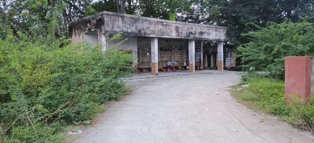 Tungaturthi N : అభివృద్ధికి ఆమడదూరంలో తుంగతుర్తి, కంపచెట్లతో కమ్ముకున్న బస్టాండ్