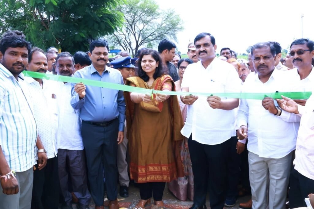 Collector Ila Tripathi : జిల్లా కలెక్టర్ అప్పీల్, ఆరబెట్టిన పత్తిని మాత్రమే కొనుగోలు కేంద్రాలకు తీసుకురావాలి