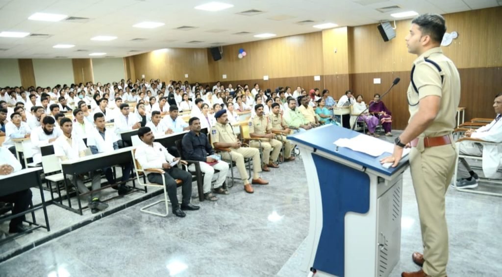 SP Sharath Chandra Pawar : నల్లగొండ ఎస్పీ శరత్ చంద్ర పవార్ అల్టిమేటం, ర్యాగింగ్ పాల్పడితే కఠి న చర్యలు