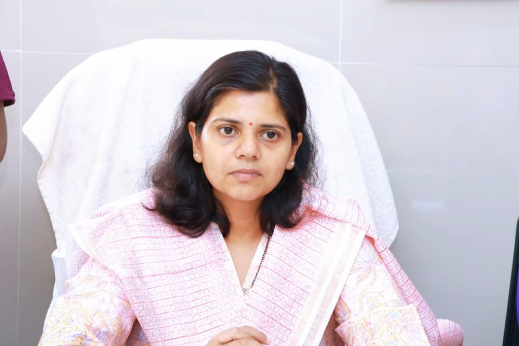 Nalgonda Collector Ila Tripathi : నల్లగొండ జిల్లా కలెక్టర్ కీలక ఆదే శం, నెలాఖరుకు డబుల్ బెడ్ రూ మ్ ఇండ్ల పంపిణీ పూర్తి చేయాలి