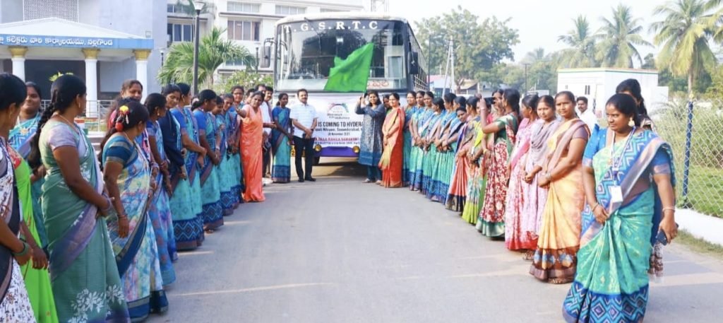 Collector Ila Tripathi : నల్లగొండ కలెక్టర్ ఇలా త్రిపాఠి అప్పీ ల్, మహిళాసంఘాల సభ్యులు నూ తన ఉత్పత్తుల తయారీపై దృష్టి సారించి ఆర్థికంగా ఎదగాలి 