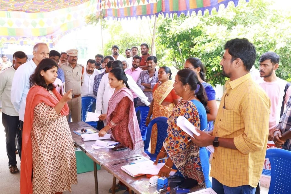 Collector Tripathi : బిగ్ బ్రేకింగ్, పంచాయతీ అభ్యర్ధు లకు కలెక్టర్ త్రిపాఠి కీలక సూచన, నామినేషన్ల పరిశీలన సమయం వ రకు ధృవపత్రాలు సమర్పించవచ్చు 