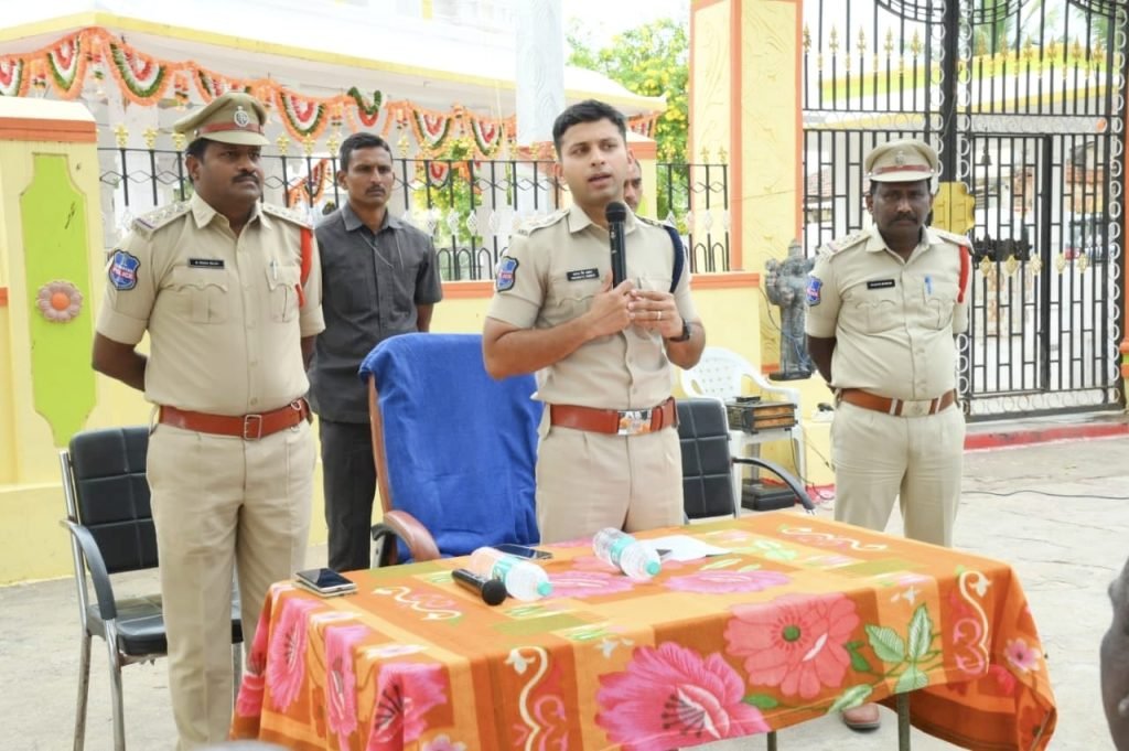 SP Sharath Chandra Pawar : నల్లగొండ జిల్లా ఎస్పీ శరత్ చంద్ర ప వార్ అప్పీల్, ప్రశాంతంగా పంచా యతీ ఎన్నికలు నిర్వహణకు ప్రజ లు సహకరించాలి 