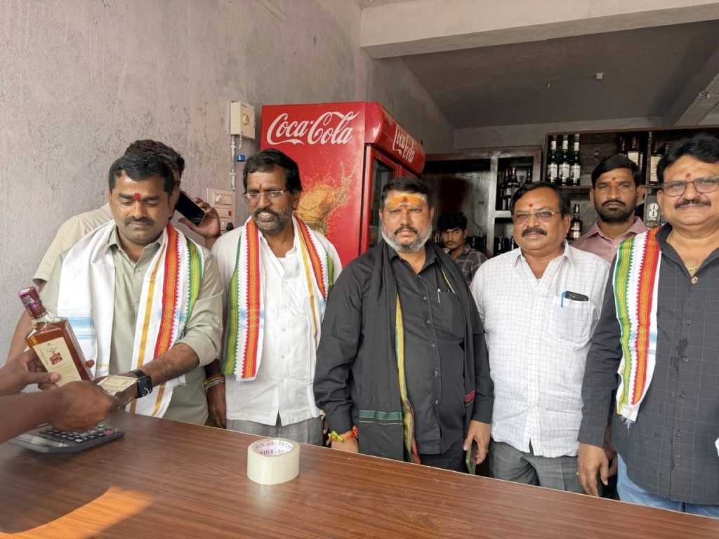 Big Breaking : బిగ్ బ్రేకింగ్, పట్టువిడనీ కోమటి రె డ్డి,మునుగోడు నియోజకవర్గంలో ఊరి బయటే వైన్ షాపులు, ఒంటి గంటకే షాపులు ఓపెన్ 