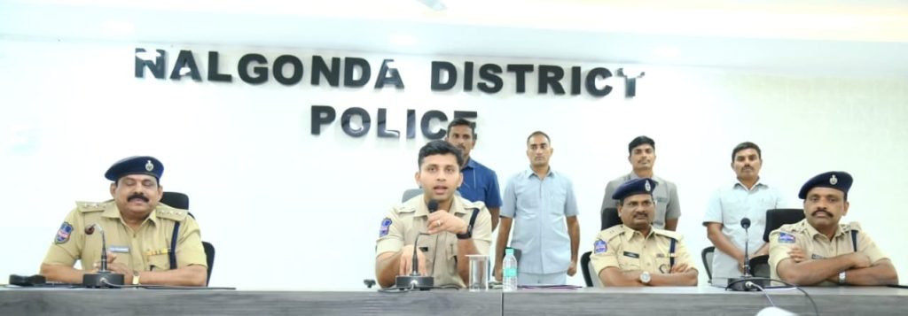 SP Sharath Chandra : నల్లగొండ ఎస్పీ శరత్ చంద్ర పిలు పు, సైబర్ నేరాల నివారణపై పోలీ స్ శాఖ కృషికి సహకరించoడి 