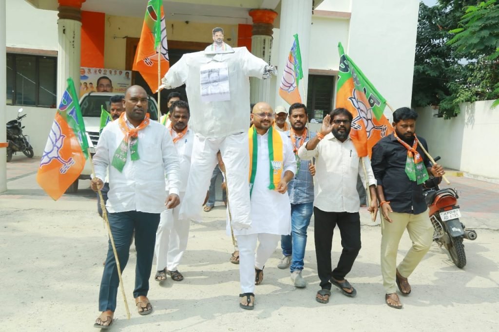 Big Breaking : బిగ్ బ్రేకింగ్, నల్లగొండలో సీఎం రే వంత్ రెడ్డి దిష్టిబొమ్మ దగ్ధం,హిందూ దేవుళ్ల పై అనుచిత వ్యాఖ్యలపై బిజెపి నాయకుల నిరసన 