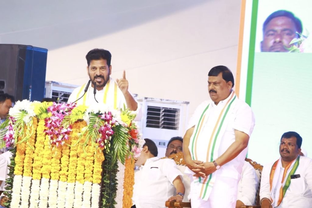 CM Revanth Reddy : సీఎం రేవంత్ సంచలన వ్యాఖ్యలు, ఇందిరమ్మ చీర కట్టుకోండి, సర్పంచ్ కు ఓటేయండoటూ పిలుపు 