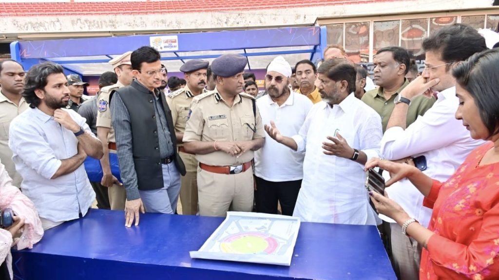 Big Breaking : బిగ్ బ్రేకింగ్, ఉప్పల్ స్టేడియంలో మెస్సి ఫ్రెండ్లీ ఫుట్బాల్ మ్యాచ్ ఏ ర్పాట్లు పరిశీలించిన డిప్యూటీ సీ ఎం