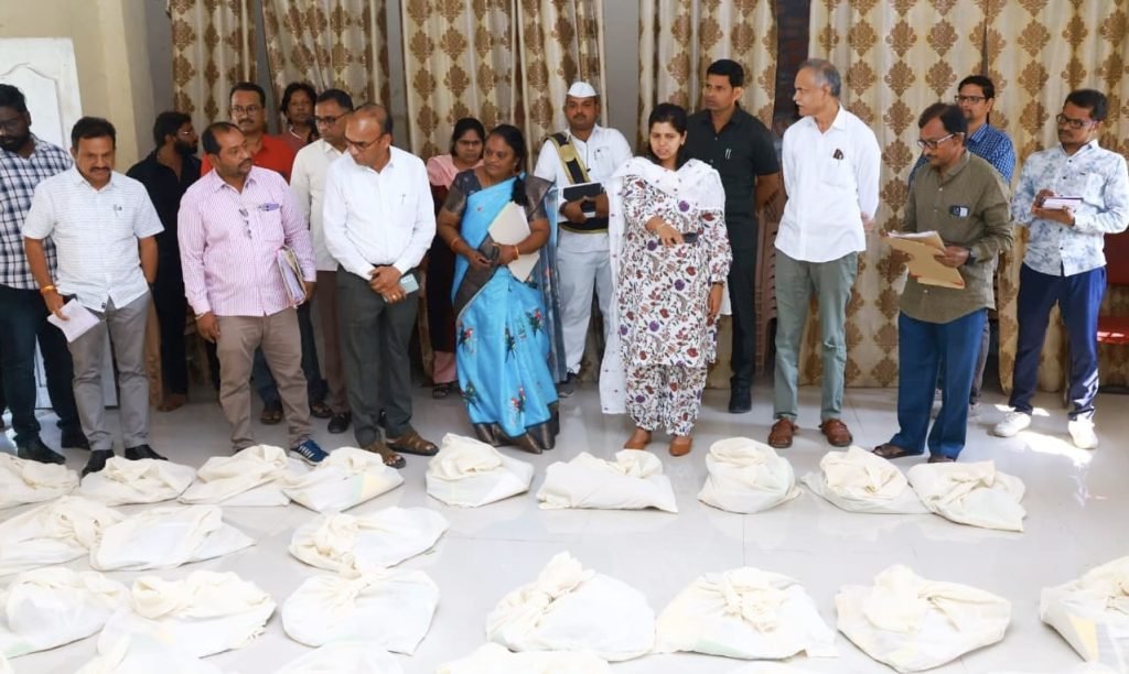 Nalgonda district Collector ila Tripathi: నల్లగొండ జిల్లా కలెక్టర్ కీలకఆదేశం, ఎన్నికల సామాగ్రి పంపిణీ, స్వీకరణ ప్రక్రియ జాగ్రత్తగా నిర్వహించాలి