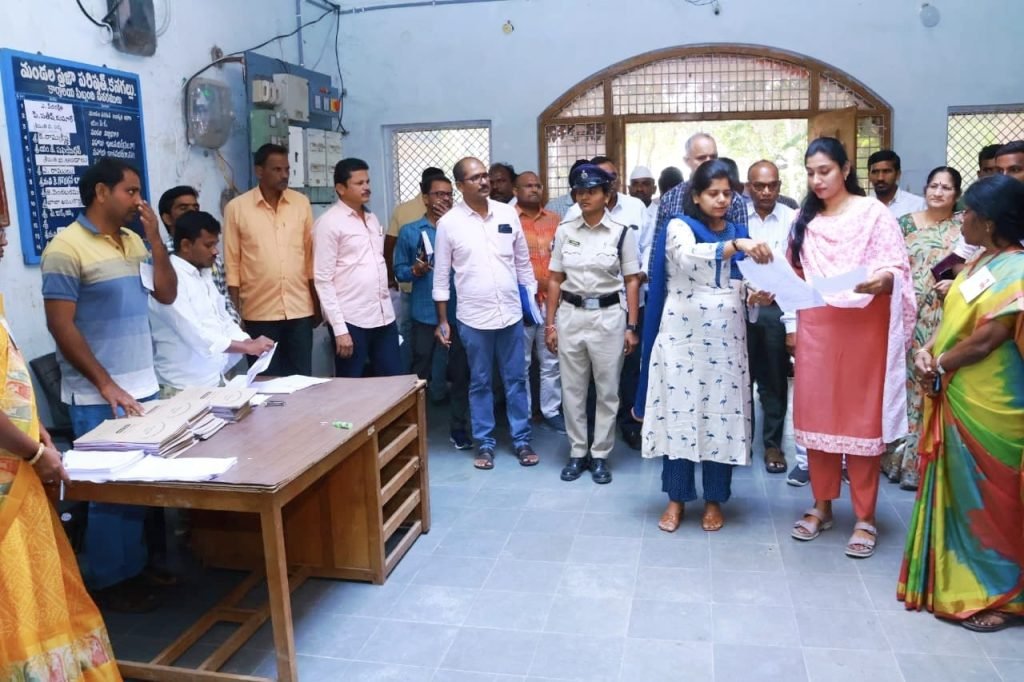District Collector Ila Tripathi : నల్లగొండ జిల్లాలో మొదటి విడత పోలింగ్ సిబ్బందికి మూడవ విడత ర్యాండ మైజేషన్ కార్యక్రమం పూర్తి