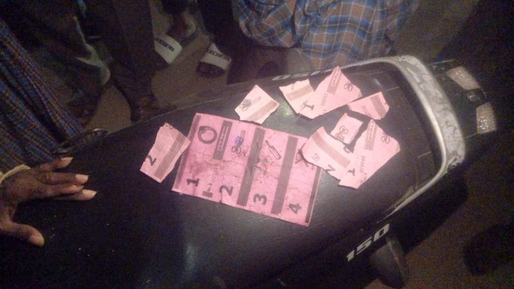Nalgonda Voter Slips BRS : బిగ్ బ్రేకింగ్, నల్లగొండ జిల్లాలో డ్రై నేజీలో ఓటర్ స్లిప్పులు, బి ఆర్ఎస్ నేతల ఆందోళన 