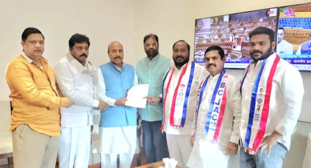 Justice Minister Virendra : బిగ్ బ్రేకింగ్, కేంద్ర సామాజిక న్యా య మంత్రి వీరేంద్రతో బీసీ సంఘా ల భేటీ, బీసీ రిజర్వేషన్ల పెంపు కోసం రాజ్యాంగాన్ని సవరించాలి