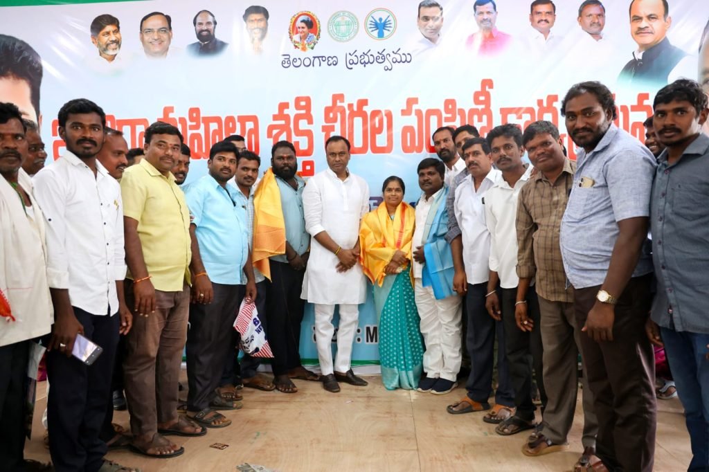 MLA Komatireddy Raj Gopal Reddy : గ్రామాభివృద్ధికి చుక్కానిలాంటి వారు సర్పంచి