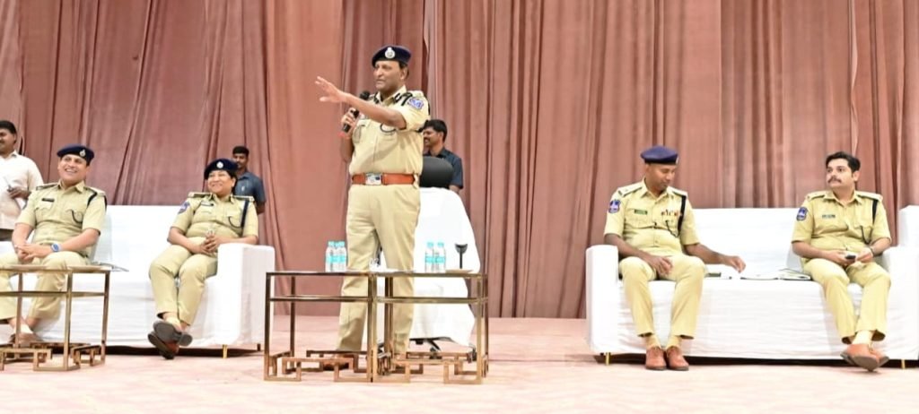 Rachakonda CP Sudheer Babu :  రాచకొండ సీపీ సుధీర్ బాబు హెచ్చ రిక, మైనర్లకు మద్యం అమ్మితేకఠిన చర్యలు
