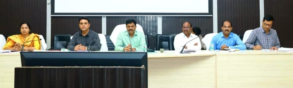 Nalgonda additional Collector Srinivas : రబీ సీజన్ యూరియా పంపిణీలో ఇబ్బందులు తలెత్తకుండా చూడాలి
