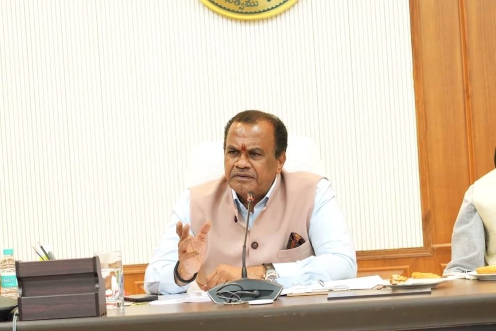 Minister Komatireddy Venkat Reddy : మంత్రి కోమటిరెడ్డి వెంకటరెడ్డి కీలక వ్యాఖ్య, సంక్రాంతికి నేను రోడ్ మీ ద డ్యూటీలోనే ఉంటా,అధికారులు కూడా అంతా డ్యూటీలోనే ఉండాలి