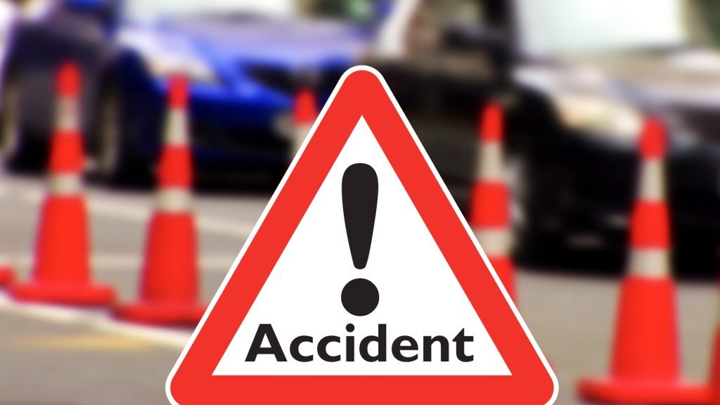 Road Accident : బిగ్ బ్రేకింగ్, ట్రాక్టర్ బైక్ ఢీ, ఒకరు మృతి, ఇద్దరికి గాయాలు 