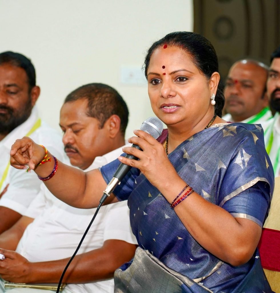 Telangana jagruthi kalvakuntla Kavitha : బిగ్ బ్రేకింగ్,కవిత ఘాటు వ్యాఖ్య లు, బిఆర్ఎస్ అసెంబ్లీ బాయ్ కా ట్ కేసీఆర్, కేటీఆర్ నిర్ణయమైతే అ ది చరిత్రలో క్షమించరాని తప్పు 