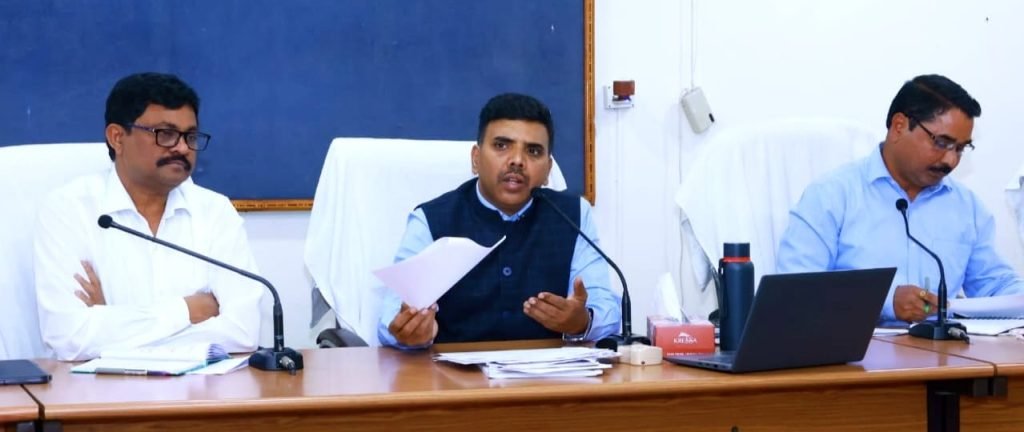 District Collector Chandrashekhar : మండల విద్యాశాఖ అధికారులు నెలలో పాఠశాలలను విధిగా సందర్శించాలి