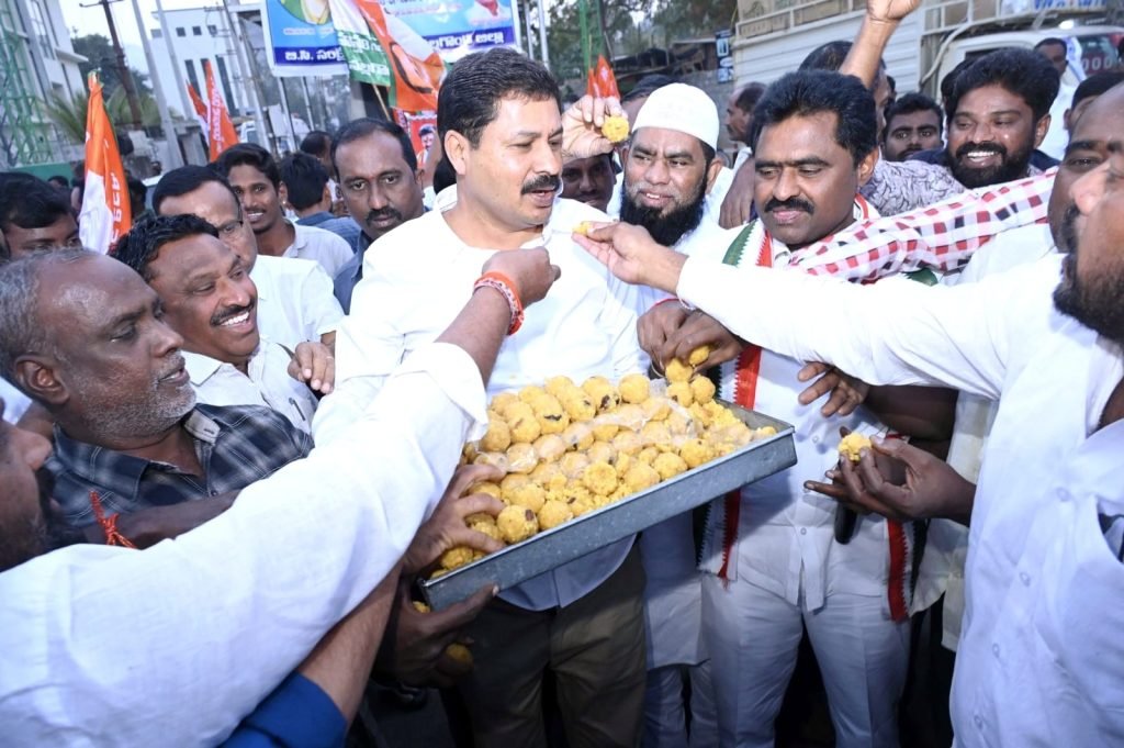 Congress Party Celebrations : నల్లగొండ జిల్లా కేంద్రంలో కాంగ్రెస్ పార్టీ ‘కార్పోరేషన్ ‘ సంబరాలు 
