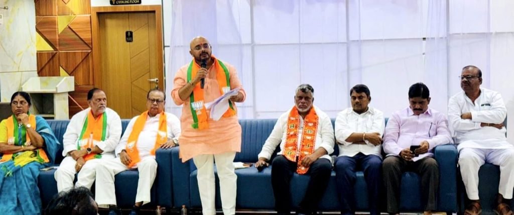 BJP President Nagam Varshit Reddy : నల్లగొండ బిజెపి అధ్యక్షుడు నాగం వర్షిత్ రెడ్డి దిశానిర్దేశం, కార్పోరేషన్ ఎన్నికలకు సన్నద్ధం కావాలి 