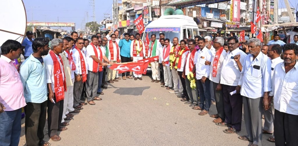 Secretary Paladugu Bhaskar : కేంద్రప్రభుత్వ కార్మిక, రైతుకులీ వి ధానాలపై పోరాటాలకు సిద్ధం కావా లి