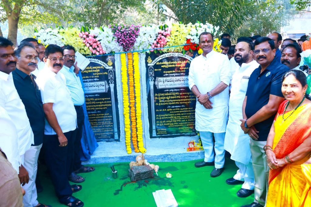 Minister Komatireddy : మంత్రి కోమటిరెడ్డి కీలకవ్యాఖ్య, ఎ న్నికల్లో గెలిపించి నల్లగొండ కార్పో రేషన్ ను సీఎంకు గిఫ్ట్ ఇద్దాం 