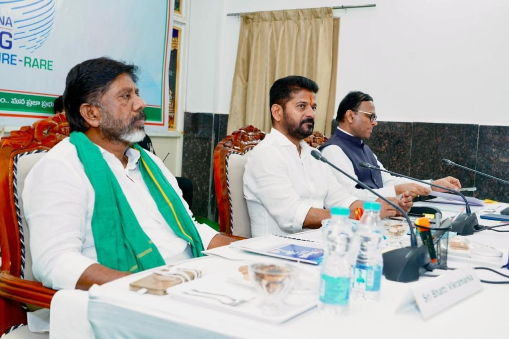 Telangana cabinet : బిగ్ బ్రేకింగ్, తెలంగాణ మంత్రివర్గం కీలకనిర్ణయం, జిల్లాల పునర్‌వ్యవస్థీకరణ కోసం రిటైర్డ్‌ జడ్జితో కమిషన్‌