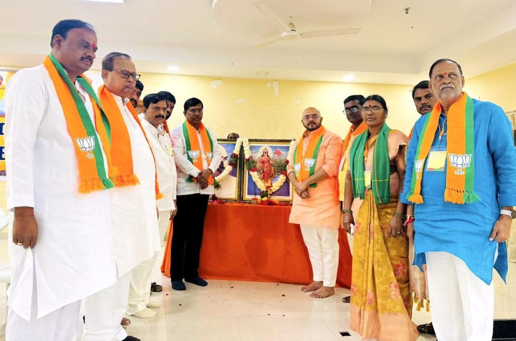 Central Government Schemes : కేంద్ర ప్రభుత్వ పథకాలు, చట్టాలపై అవగాహనకు కార్యశాలలు కీలకం