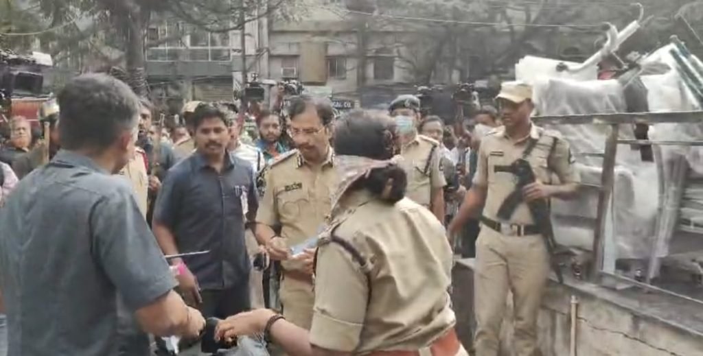 Hyderabad Nampally Fire Accident : బిగ్ బ్రేకింగ్, హైదరాబాద్ నాంపల్లి లో ఫర్నిచర్ దుకాణంలో భారీ అగ్నిప్రమాదం