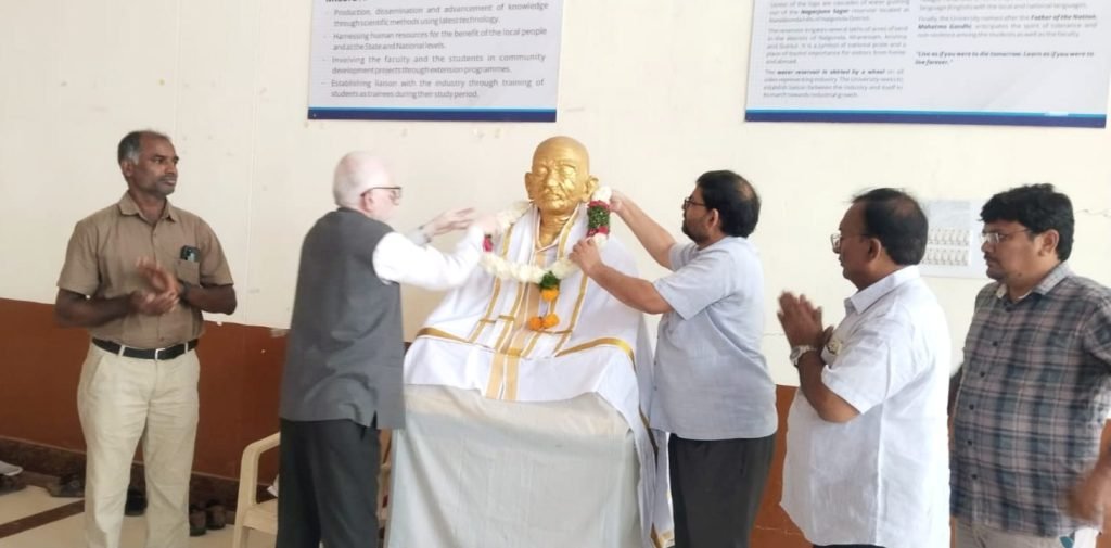 Mahatma Gandhi University : ఎంజీయూలో మహాత్మా గాంధీ వర్ధంతి సందర్భంగా నివాళులు