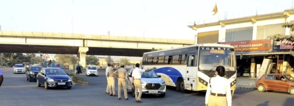 Sankranti festival trafficjam : నల్లగొండఎస్పీ శరత్ చంద్ర పవార్ అప్పీల్, ట్రాఫిక్ నిబంధనలు పాటిస్తూ మీతోపాటు ఎదురువారి ప్రాణాలనుకూడా కాపాడండి